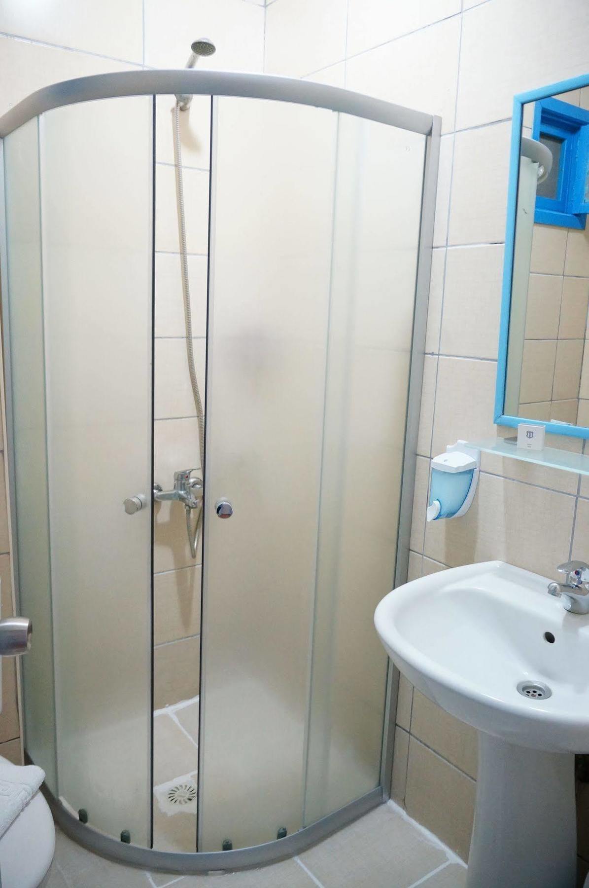 Esmana Hotel Bitez Bagian luar foto